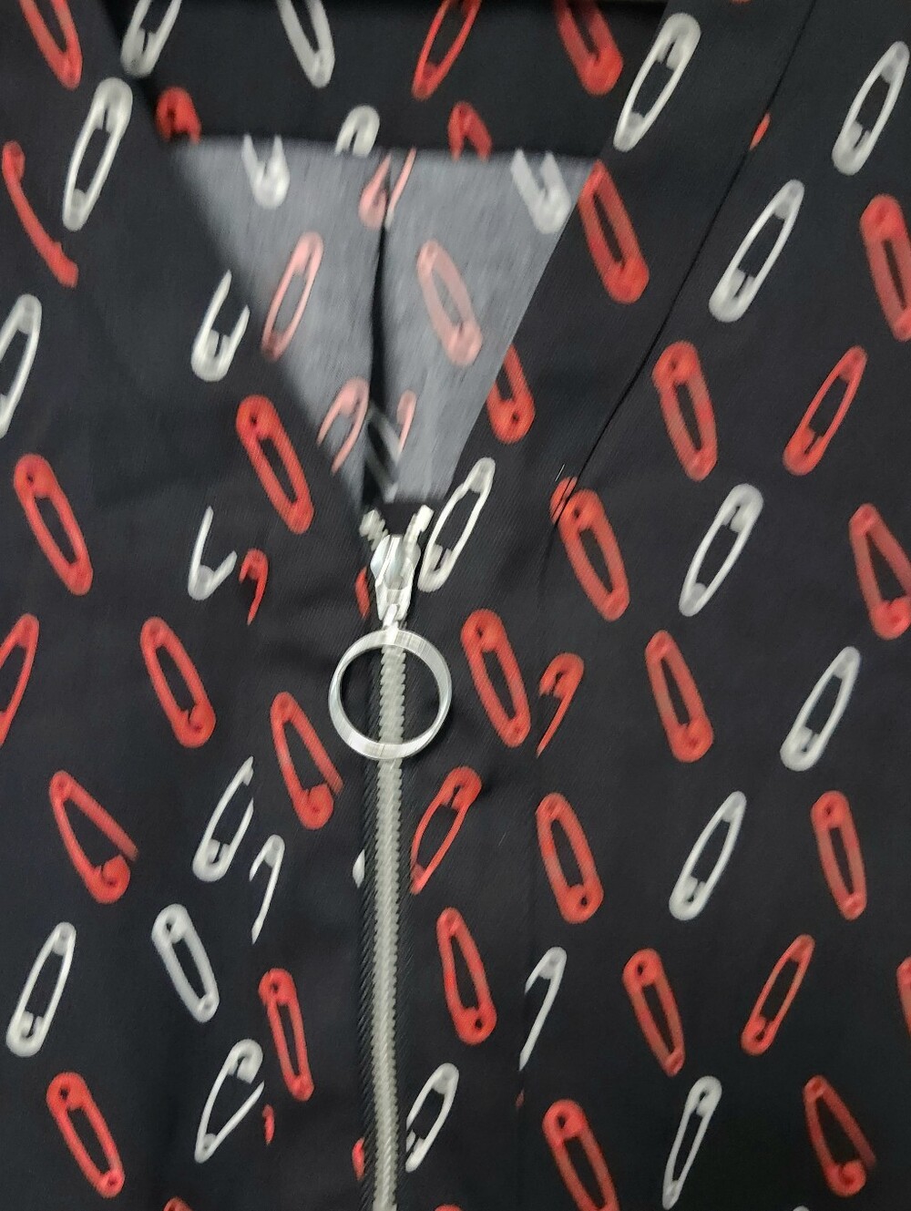 Rickis Black Blouse with Red & White Safety Pin Print and zip pull Size M - Picture 11 of 11